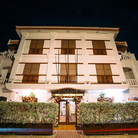 West Loch Park Hotel Vigan Exterior photo