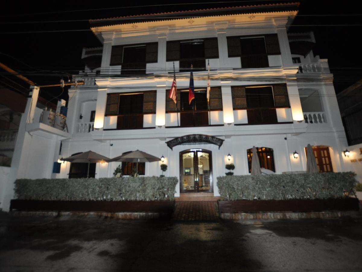 West Loch Park Hotel Vigan Exterior photo