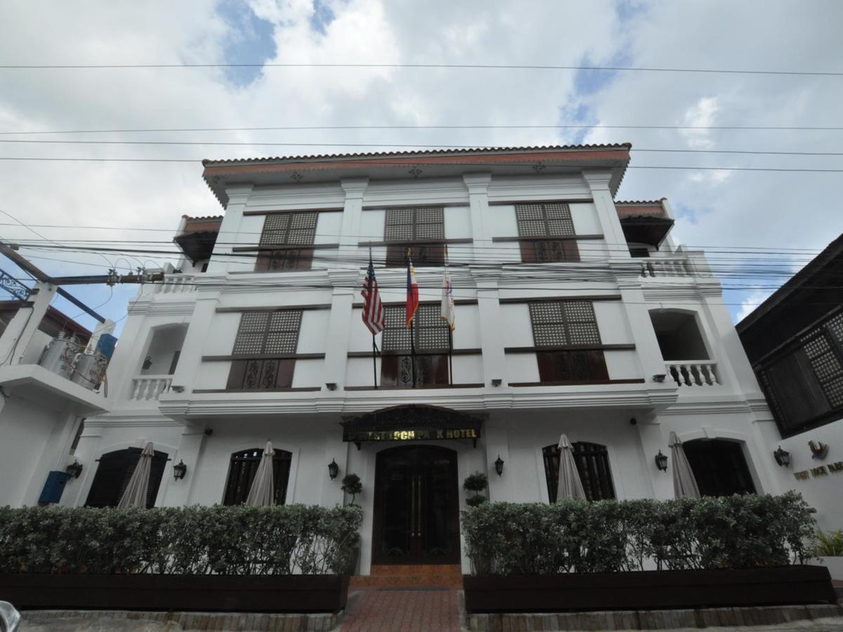 West Loch Park Hotel Vigan Exterior photo