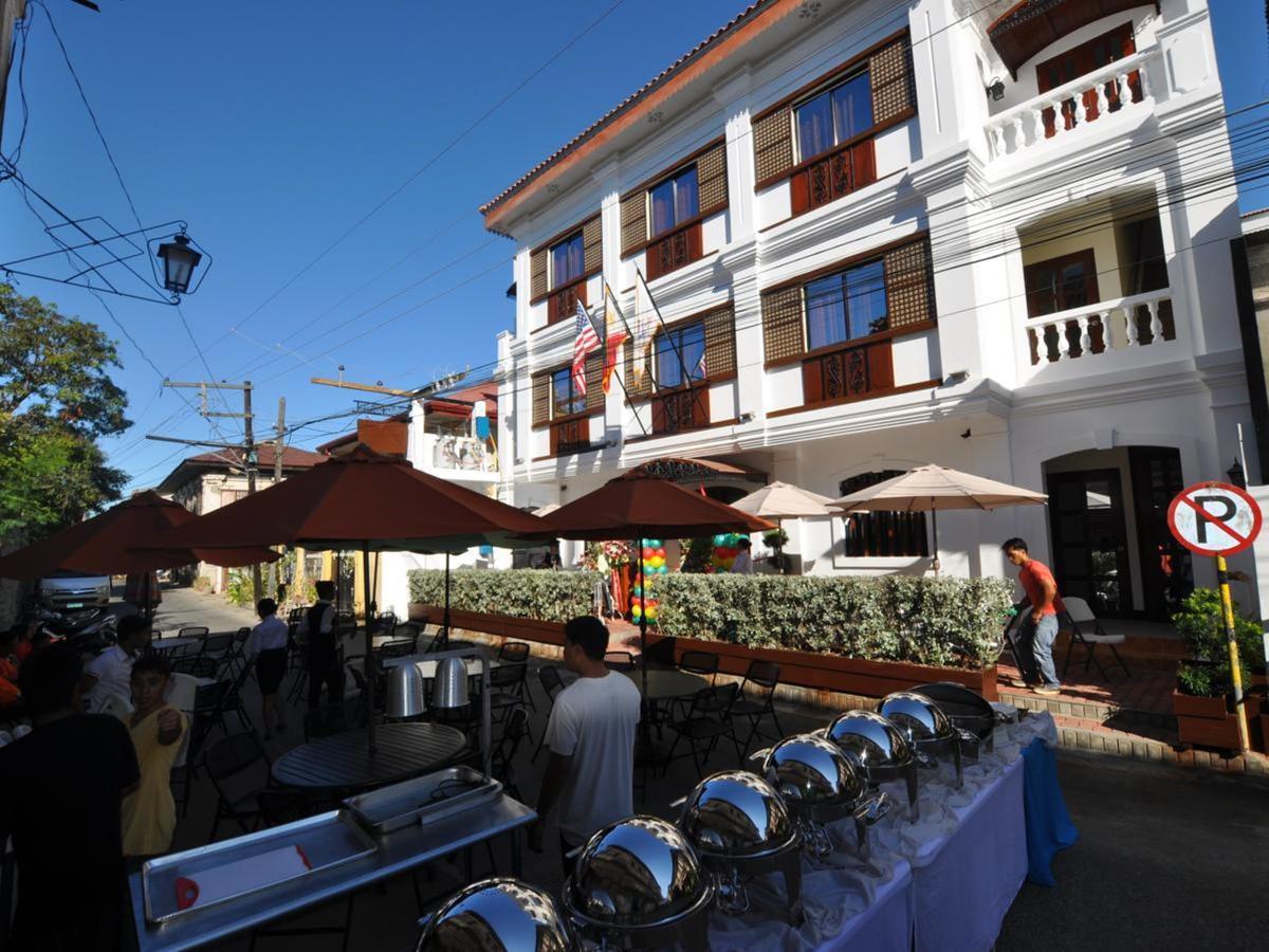 West Loch Park Hotel Vigan Exterior photo